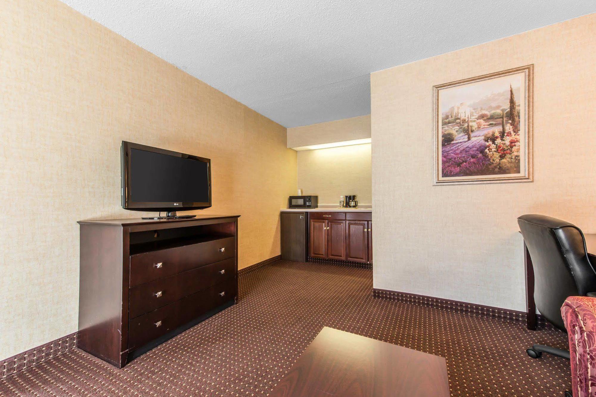 Quality & Conference Center Across From Casino 3*