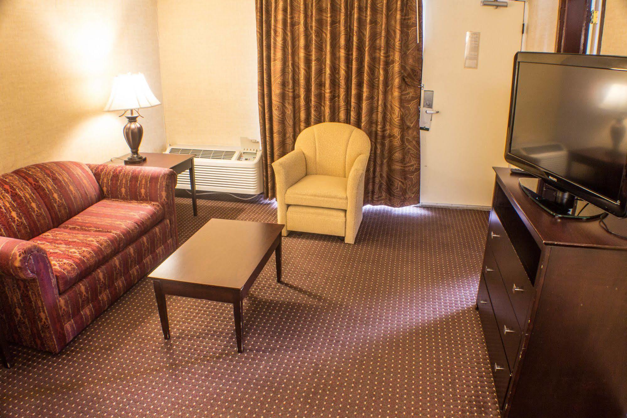 Hotel Quality & Conference Center Across From Casino