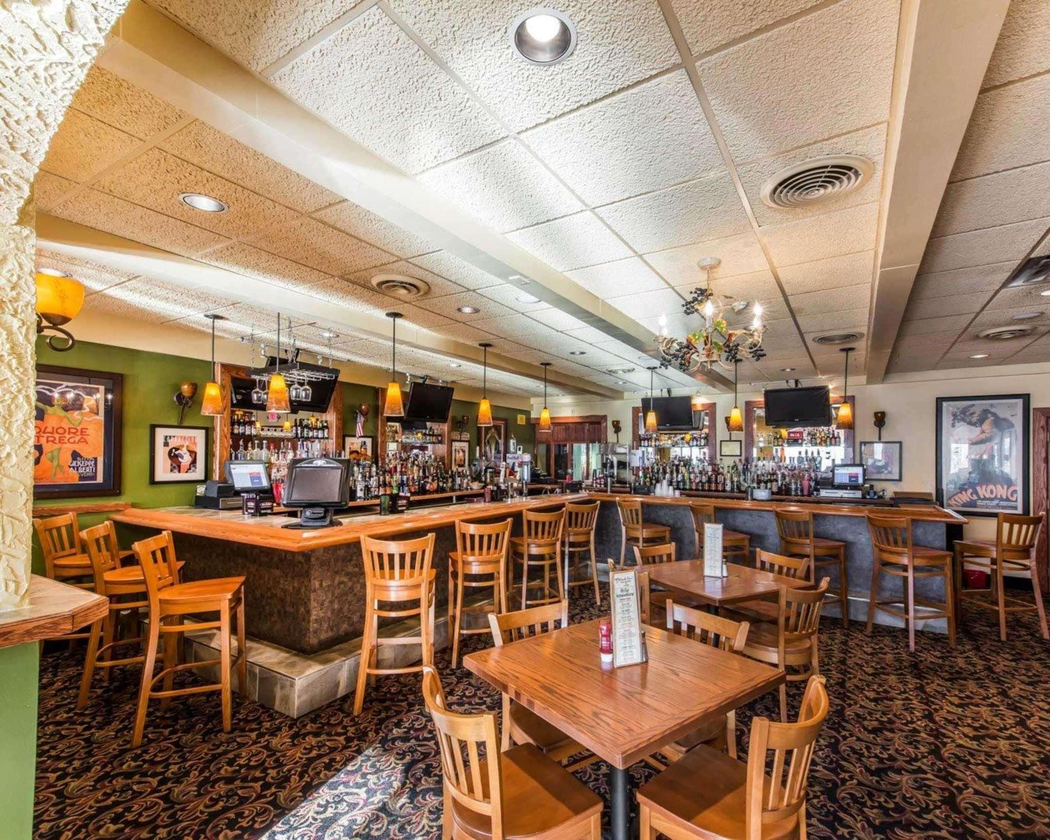 Quality & Conference Center Across From Casino 3* Erie