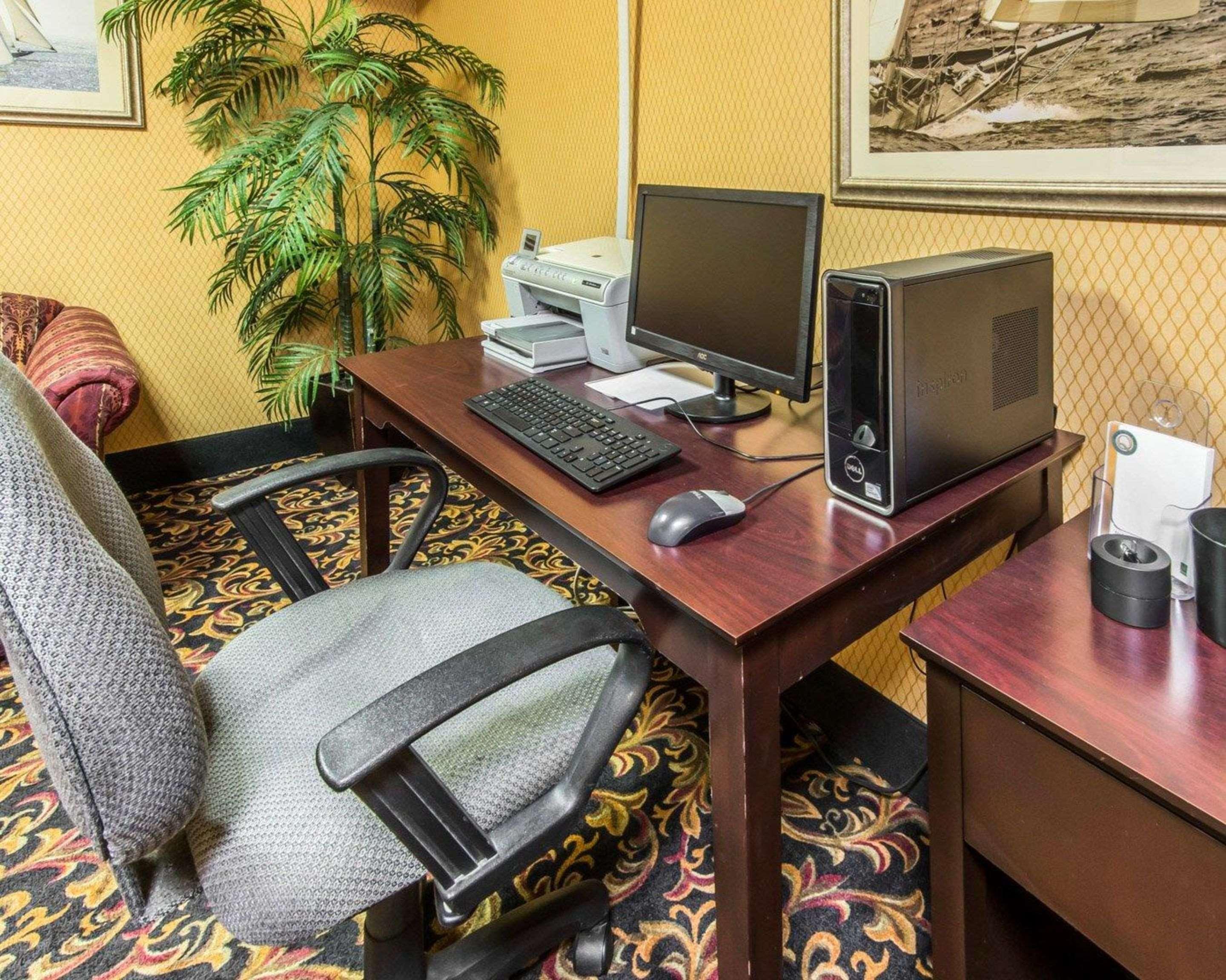 Quality & Conference Center Across From Casino 3* Erie