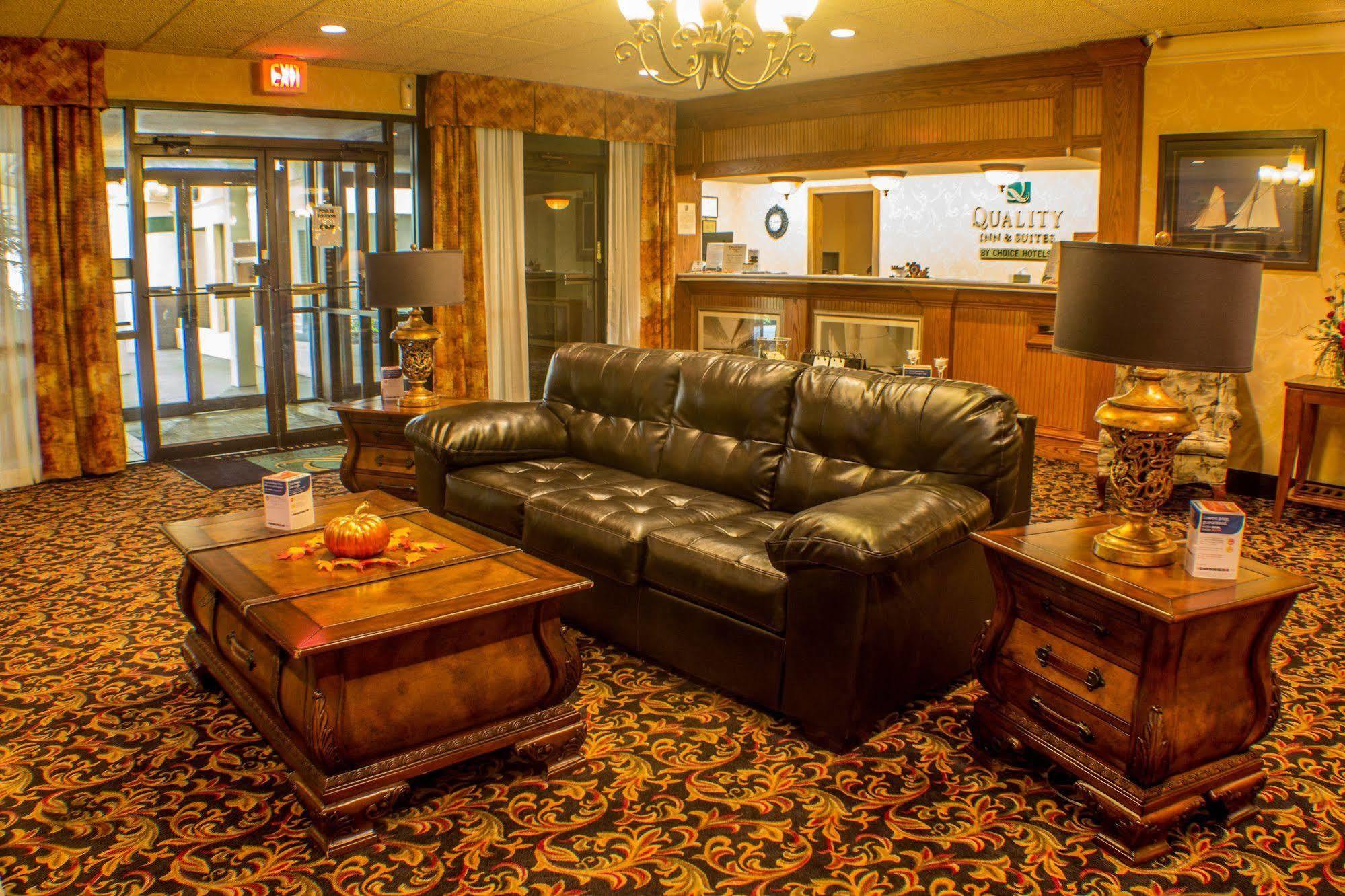 Quality & Conference Center Across From Casino 3* Erie