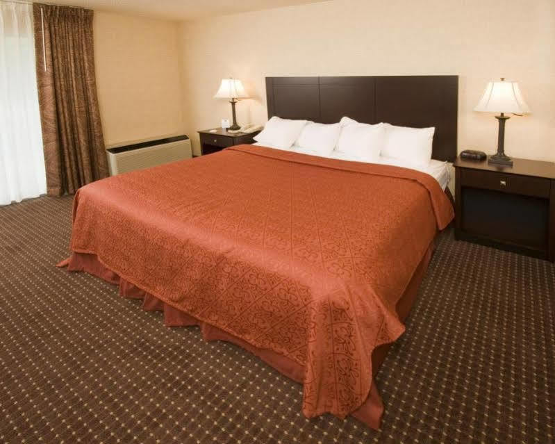 Quality & Conference Center Across From Casino 3* Erie