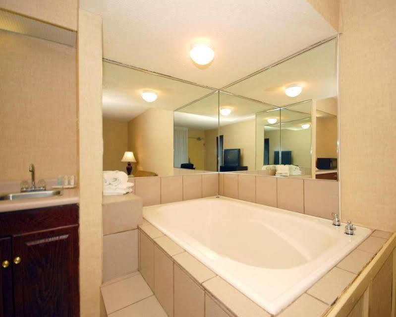 Quality & Conference Center Across From Casino 3*